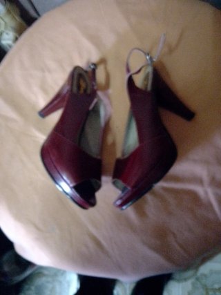 Sandalias Zaragovia Piel Tacón Rojo