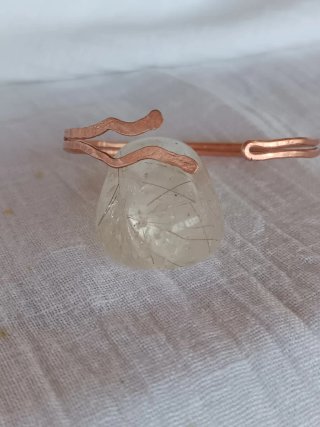 Pulsera artesanal de cobre ondulada