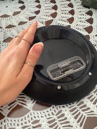 Altavoz JBL para iPhone/iPod antiguos con mando