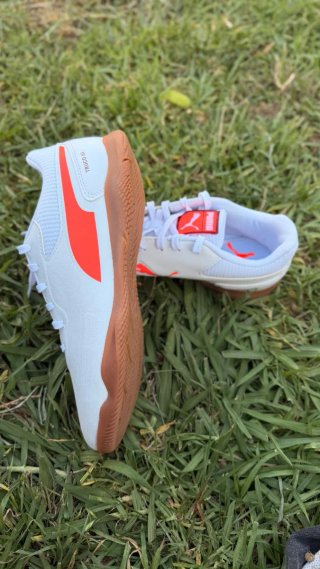 Zapatillas Puma Blancas y Naranjas