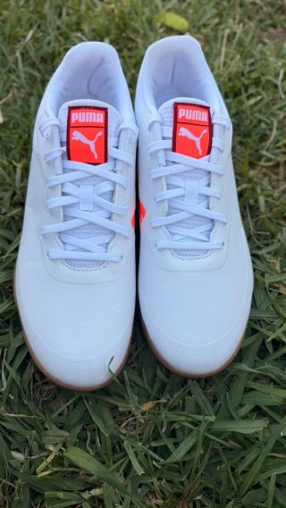 Zapatillas Puma Blancas y Naranjas