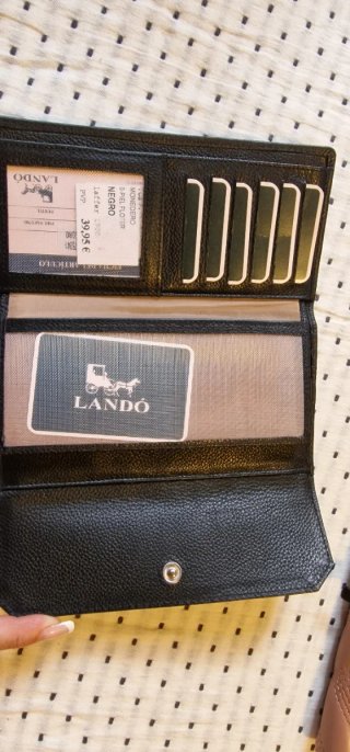 Cartera Landó de piel vacuno negra para mujer