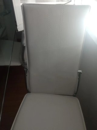 Mesa de cristal y 6 sillas