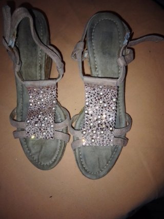 Sandalias cuña mujer beige y oro