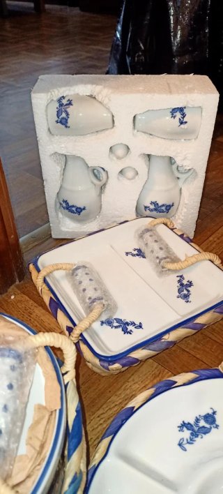 Juego de cerámica azul y blanco