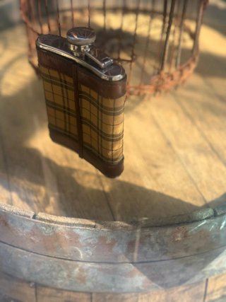 Petaca cuero y cuadros