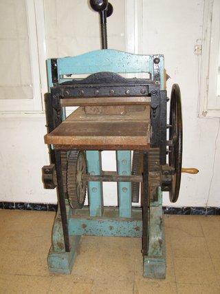 Guillotina antigua de imprenta