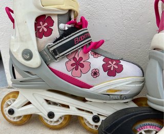 Patines en línea infantiles con flores