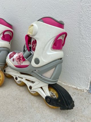 Patines en línea infantiles con flores
