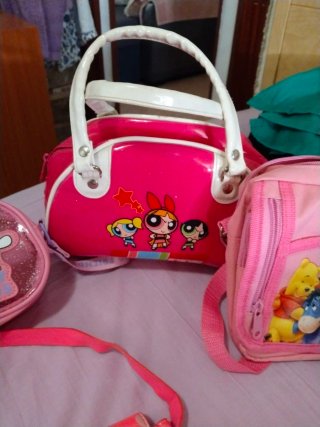 Vendo Bolsitos infantiles de Hello Kitty y Powerpu