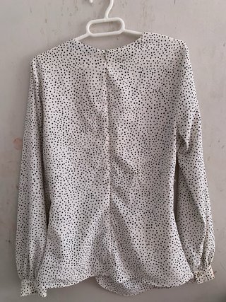 Blusa Zara lunares azul detalle dorado