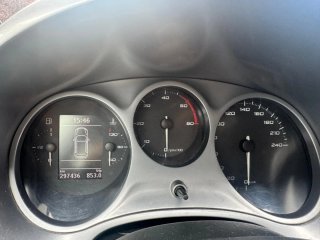 SEAT Leon 2011 rojo