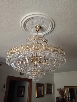 Lámpara de cristal y metal dorada