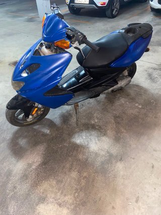 Yamaha Aerox Azul