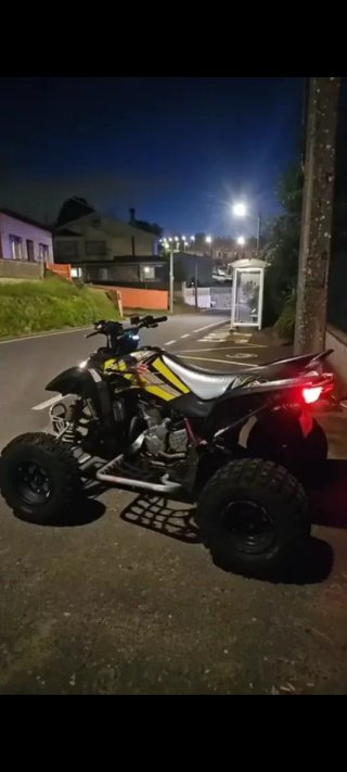 Suzuki LTZ 400 Black Edition