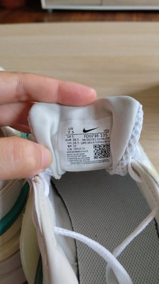 Zapatillas Nike V2K Run Blancas/Cactus