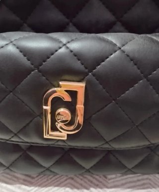 Mochila Liu Jo acolchada negra y dorada