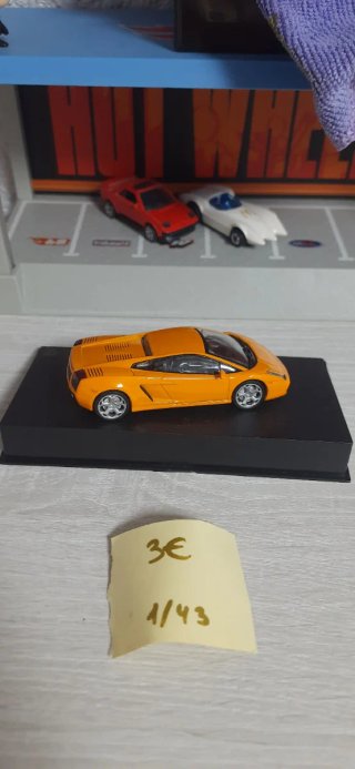 Lote 2 maquetas coches naranja y rojo