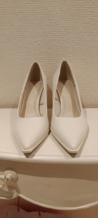 Zapatos de tacón Stradivarius blancos