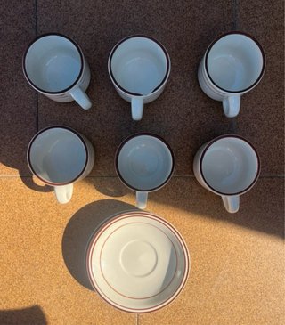 Juego 5 tazas y 2 platos cerámica