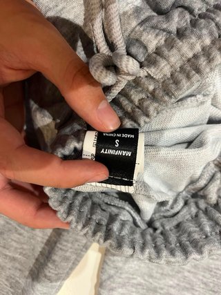 Pantalones blanco, negro y gris de chándal