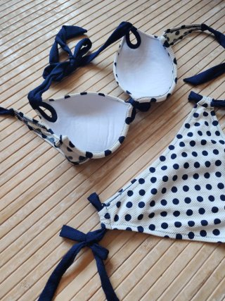 Bikini lunares blanco y azul talla 38 con copas