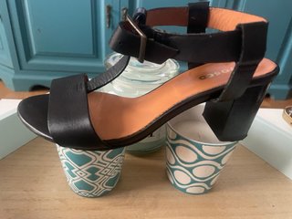 Sandalias Fosco de Piel color Negro.