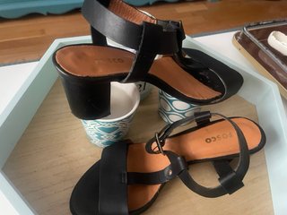 Sandalias Fosco de Piel color Negro.