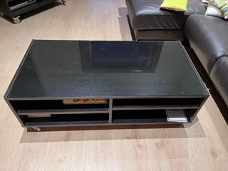 Mesa de centro IKEA negra cristal, cajones y rueda