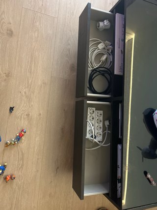 Mesa de centro IKEA negra cristal, cajones y rueda