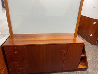 Mueble divisorio madera cerezo cristal