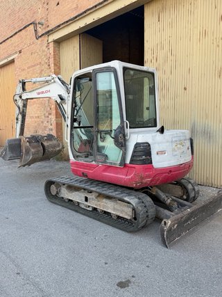 Retroexcavadora Takeuchi