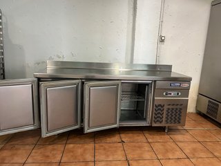 Bajo mostrador 3 puertas INFRICO