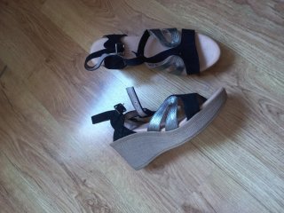 Sandalias de Piel Tacón Negro y Plata