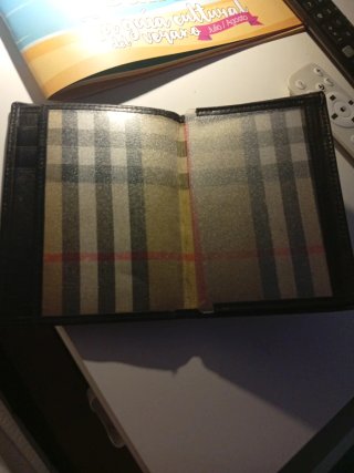 Cartera de piel negra