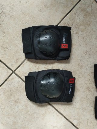 Ginocchiere Oxelo (Decathlon) nere
