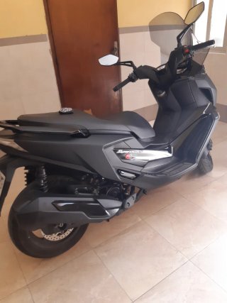 Kymco Super Dink GT Maxi Scooter Negra