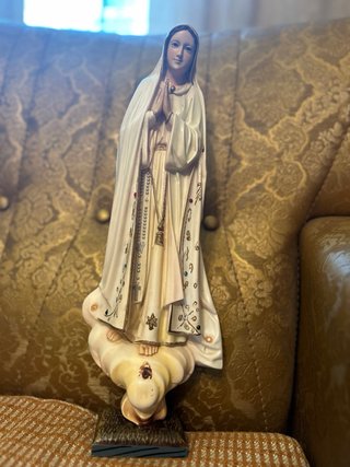Virgen de Fátima figura religiosa