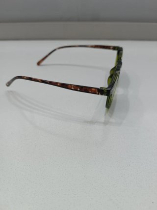 Gafas de sol verdes y multicolor