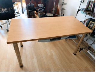 Escritorio madera con bandeja para teclado