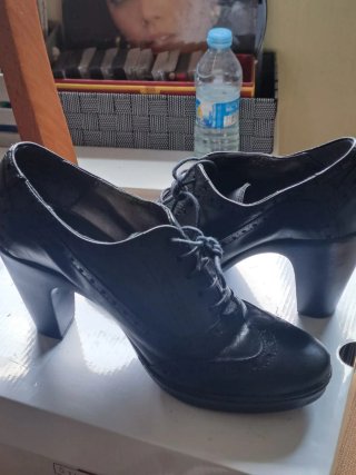 Zapatos de piel negros con cordones