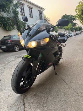 Yamaha R1 2006 Negra