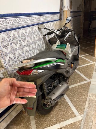 Kawasaki J300 Maxi Scooter