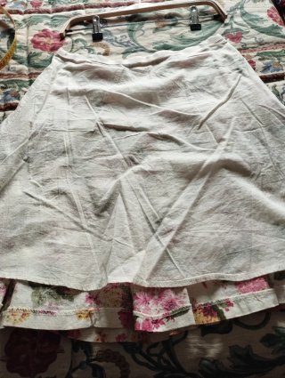 Falda midi floral blanca