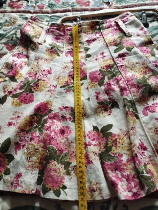 Falda midi floral blanca