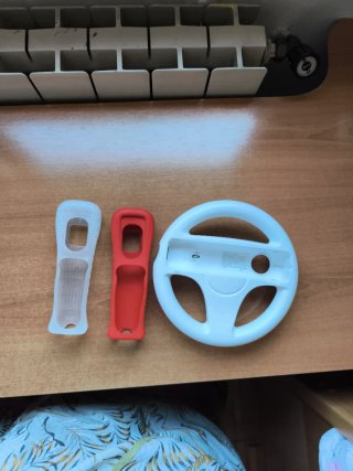 Volante y fundas mando Wii