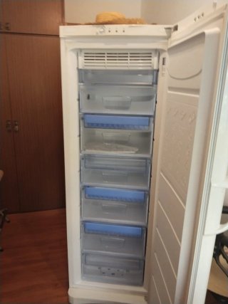 Congelador vertical Indesit