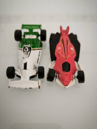 Carrinhos Hot Wheels e Fresh Metal