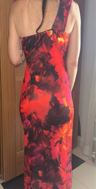 Vestito rosso e nero con cut-out