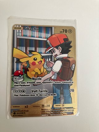 Cartas Pokémon Charizard VMAX y Pikachu